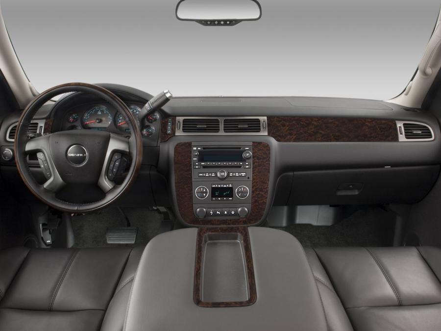  GMC Yukon Denali 2006 года  (фото 2 из 22)